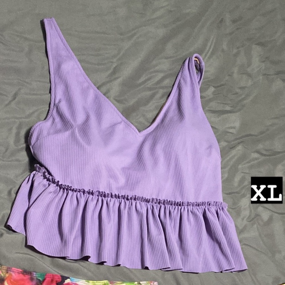 Kortni Jeane vneck top